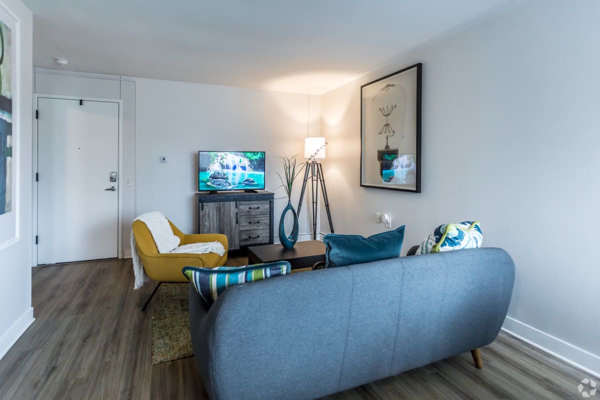 Photos Apartments Near Poplar Ave Memphis, TN